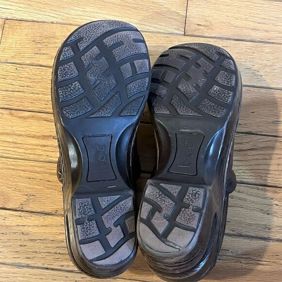 BOC Born Concepts Women's Brown Floral Embossed Clogs Size 8.5 - Picture 9 of 9